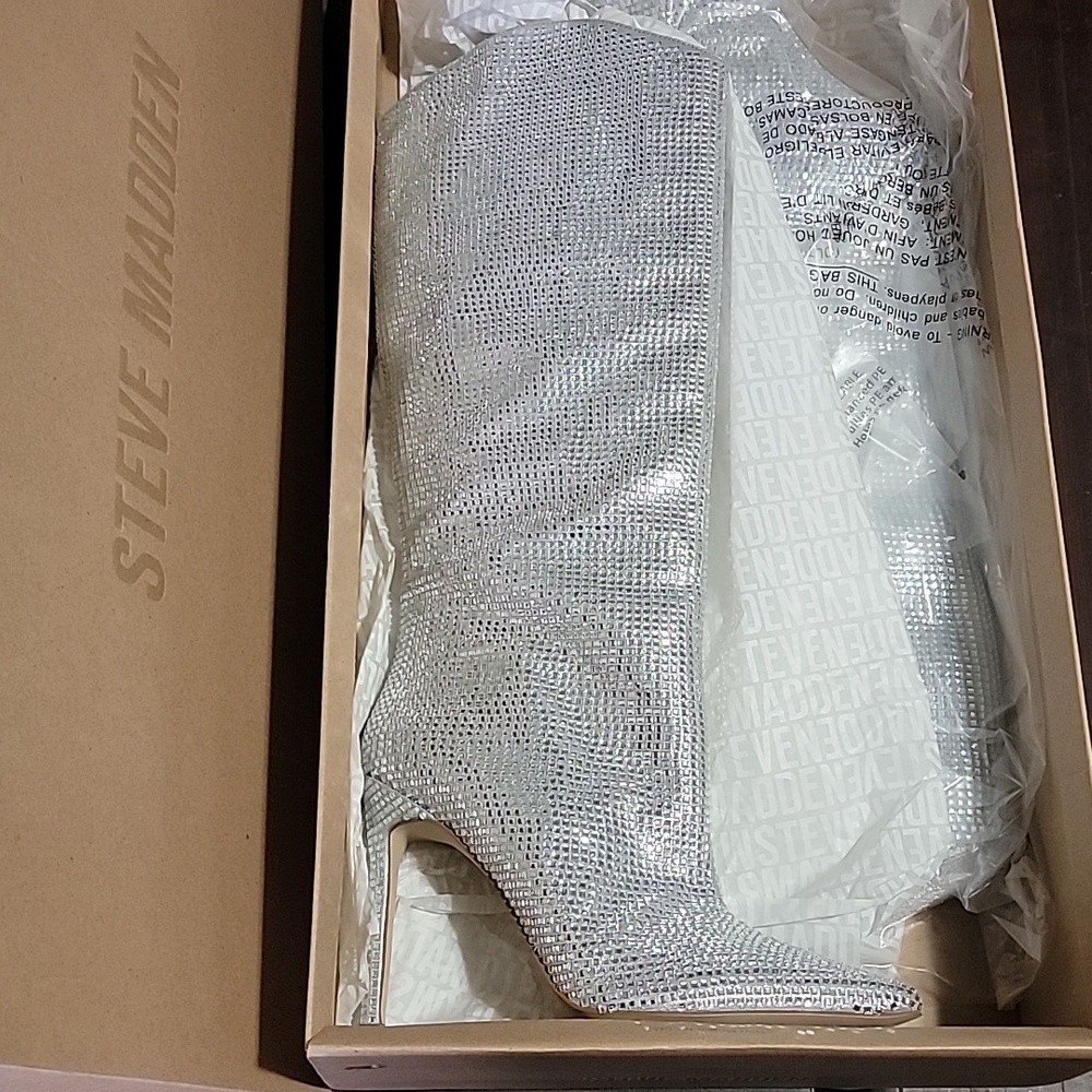 BRAND NEW never worn Steve Madden 8.5 silver rhinestone